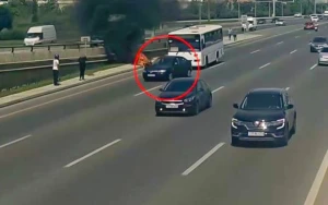 Qaydanı pozan motosiklet yandı, başqa qəzaya səbəb oldu - VİDEO