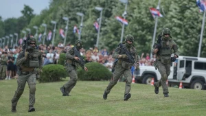 Daha bir Avropa ölkəsi məcburi hərbi xidməti bərpa edir
