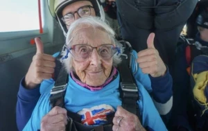 102 yaşını havada qeyd etdi - VİDEO