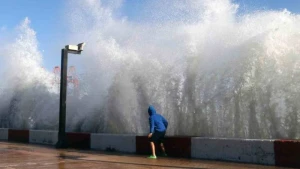 Yaponiyada tayfun xəbərdarlığı verildi 