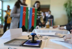 Azərbaycanda ən yaşlı qadın və kişi seçici kimdir?