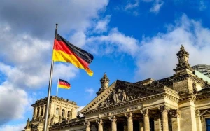 Almaniya Əsədin devrilməsindən sonra qaçqınları geri qayıtmağa çağırdı 