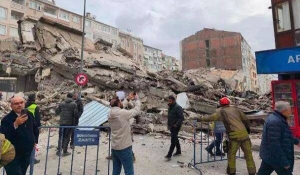 İstanbulda bina çökdü - ANBAAN VİDEO