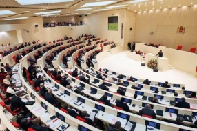 Gürcüstan yeni prezidentini seçir 