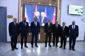 Niğde Ömer Halisdemir Universitetinin rektoru ADNSU-da - FOTOLAR