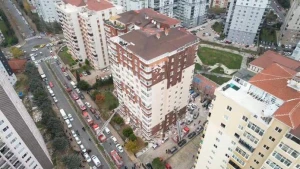 İstanbulda 4 mərtəbəli binada qorxulu partlayış - VİDEO