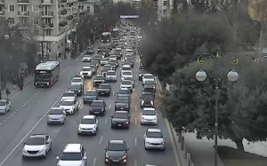 Paytaxtda 11 yolda sıxlıq var - SİYAHI