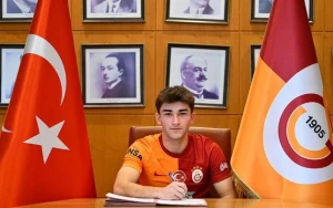 \"Qalatasaray\" gənc futbolçusu ilə peşəkar müqavilə imzaladı