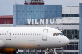 Vilnüsdə təyyarə uçuş-enmə zolağından çıxdı - Aeroport 3 saat bağlandı