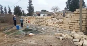 Abşeronda qanunsuz tikili söküldü - VİDEO