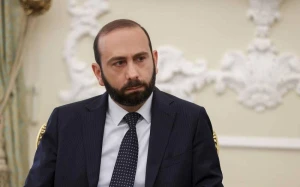 Mirzoyan Niderlanda gedir 