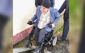 Şabranda I qrup əlil evdə səs verməkdən imtina etdi: Məntəqəyə getdi - VİDEO