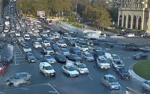 Bu yollarda tıxac var - SİYAHI