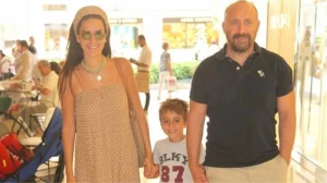 Bergüzar Korelin üzünü göstərmədiyi oğlu anasının boyunu keçdi - FOTO