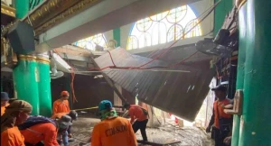 Bu ölkədə ibadət zamanı kilsənin tavanı uçdu: Ölən və yaralılar var