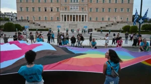 Yunanıstanda eynicinsli nikah yenidən gündəmdədir