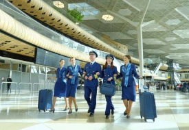 Böyük Britaniya səfiri AZAL-ın pilotu kimi videoçarxda rol aldı - VİDEO