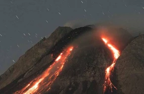 Yaponiyada Sakuracima vulkanı püskürdü - Külləri 5 km qalxdı