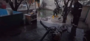 Naxçıvanda intensiv yağış yağdı - Evləri su basdı