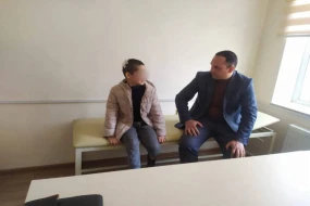 Anasının xəsarət yetirdiyi azyaşlı ilə bağlı araşdırma aparıldı