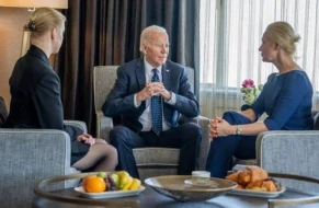 ABŞ prezidenti Bayden Navalninin ailəsi ilə görüşdü - FOTO