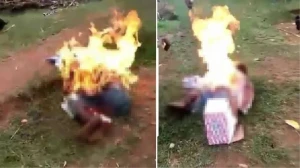 Afrikada cadugərlikdə ittiham edilən qadın diri-diri yandırıldı