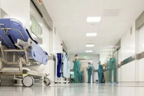 Bakıda avtomobilin vurduğu piyada xəstəxanada öldü