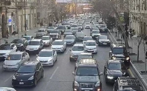 Bakının bir sıra yollarında sıxlıq var - SİYAHI