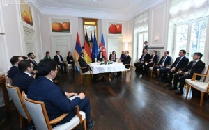XİN Berlin görüşü barədə məlumat yaydı 