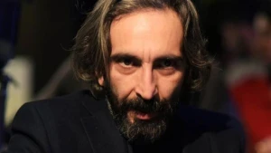 Keçmiş sevgilisinin uzaqlaşdırma qərarı aldırdığı məşhur aktyor səssizliğini pozdu