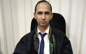 Vəkilin özünü yandırması ilə bağlı cinayət işi açıldı