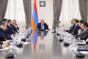 Paşinyan diplomatları topladı: Azərbaycanla bağlı müzakirələr aparıldı