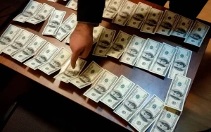 Saxta dollar satan dəstə üzvləri saxlanıldı - FOTO/VİDEO