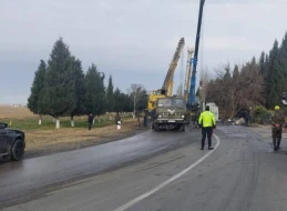 Yanacaqdaşıyan maşın aşdı - 40 ton benzin yola dağıldı