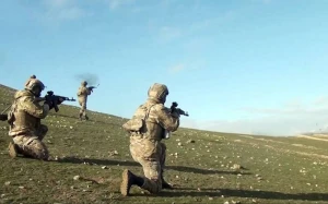 Komandolar şərti düşmən müdafiəsini yardılar - VİDEO