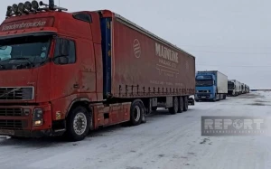 Bakı-Quba magistralında yük maşınları yolda qaldı