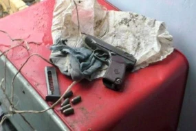 Mənzillərdən oğurluq edən şəxsin evində tapança aşkarlandı - FOTO