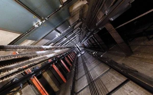Lift qırıldı, 4 nəfər yaralandı