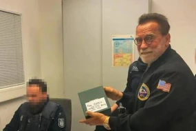 Şvartsenegger Münhen hava limanında saxlanıldı
