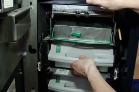 Paytaxtda ödəmə terminalından 6999 manat oğurlandı - FOTO