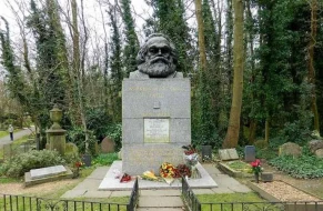 Karl Marksın məzarının yanında fantastik qiymətə yeni qəbirlər tikilir
