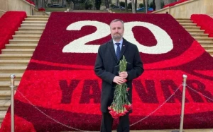 Polşa səfiri Şəhidlər xiyabanını ziyarət etdi 