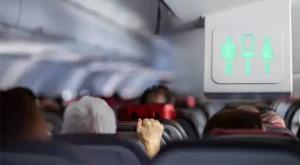Uşaqları tualetdə videoya çəkən stüardessa yaxalandı - FOTO