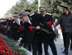 Yüksək çinli dövlət və hökumət nümayəndələri Şəhidlər xiyabanında - FOTOLAR
