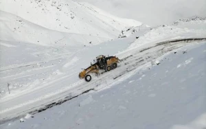 Bu yollarda buzlaşma var - SİYAHI