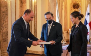 Səfirimiz etimadnaməsini prezidentə təqdim etdi - FOTO