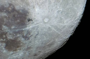Aralarında ilk türk astronavtının olduğu kosmik stansiya ayın qarşısından belə keçdi - FOTO