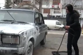 Doqquz ildir avtoyuyucu işləyən xanım: \"Övladlarıma görə işləyirəm\" - VİDEO