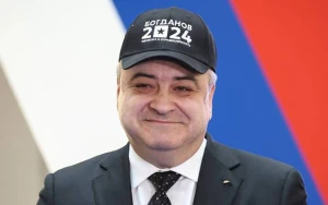 Putinin daha bir rəqibi seçkidən geri çəkildi