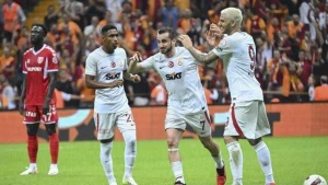 \"Qalatasaray\"ın məşhur oyunçusu klubdan ayrıldı - Özü açıqladı